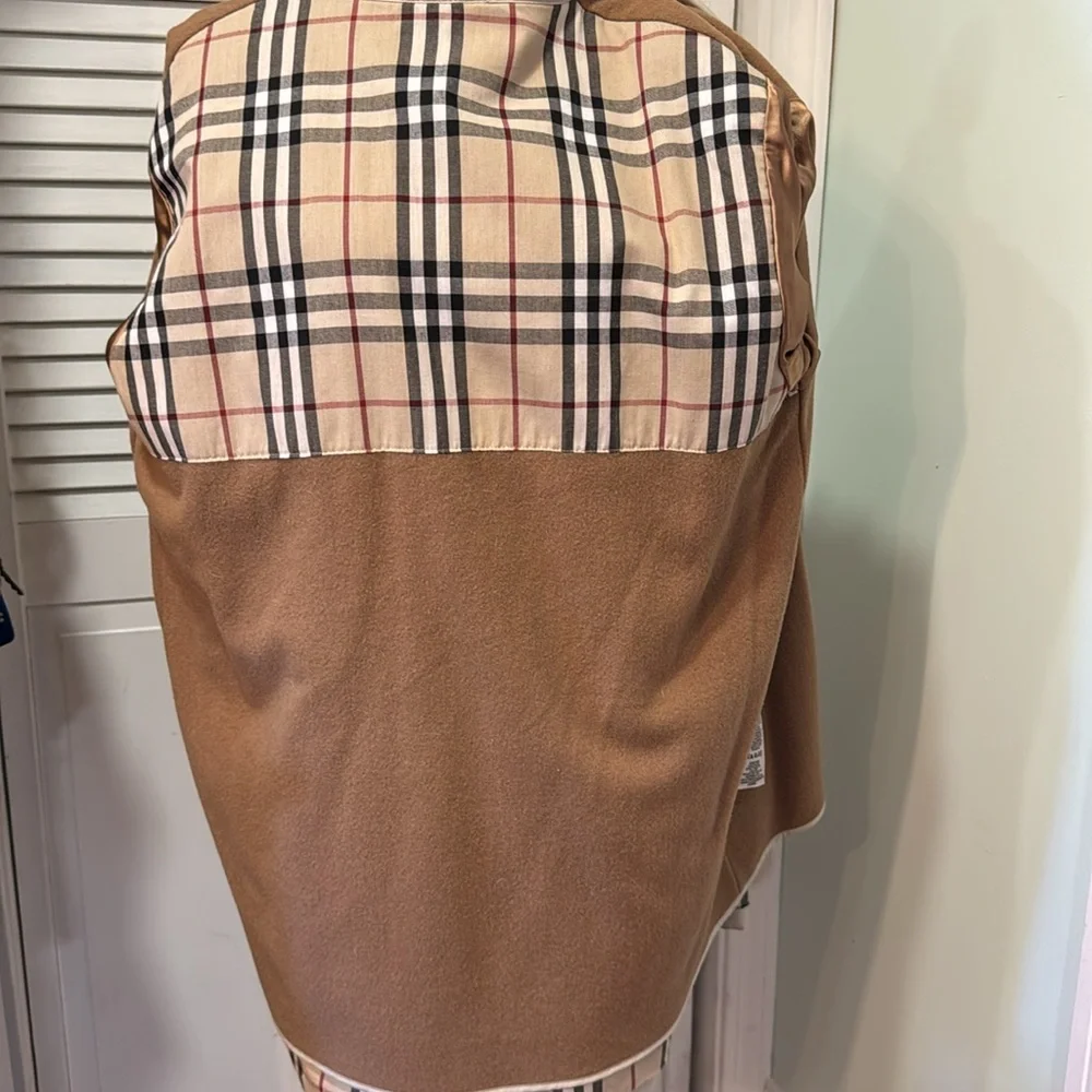 Ladies Burberry Coat with Zip in/out liner. US 10 - Picture 6 of 7